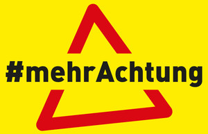 Logo: Text #MehrAchtung vor deinem roten Dreieck