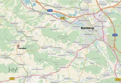 Bild 2 | Lage im Straßennetz: dörfliche Hauptstraße, zugleich Ortsdurchfahrt der bayrischen Staatsstraße St 2262, rund 20 km südwestlich von Bamberg