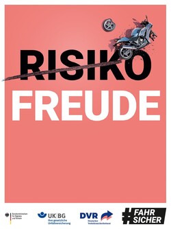 Plakatmotive der Landstraßen-Kampagne: Roter Hintergrund mit der Schrift "Risiko Freude" und einem verunfallten Motorrad
