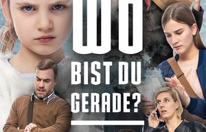 Das Foto zeigt die Köpfe einer Familie auf hellblauem Hintergrund. Davor steht in weißer Schrift: Wo bist du gerade? Foto: DVR