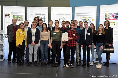 Jugendliche auf einem Gruppenfoto