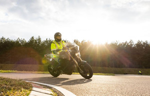 Motorrad,Fahrerin,Kurve
