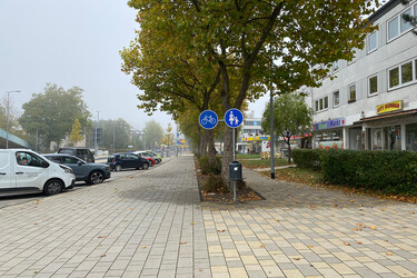 Bild 30: Gehwege im Streckenverlauf: lediglich zur Bewahrung des vorhandenen Baumbestandes in der Heinrich-Nordhoff-Straße erfolgt eine Verringerung der Gehwegbreite auf 2,25 m