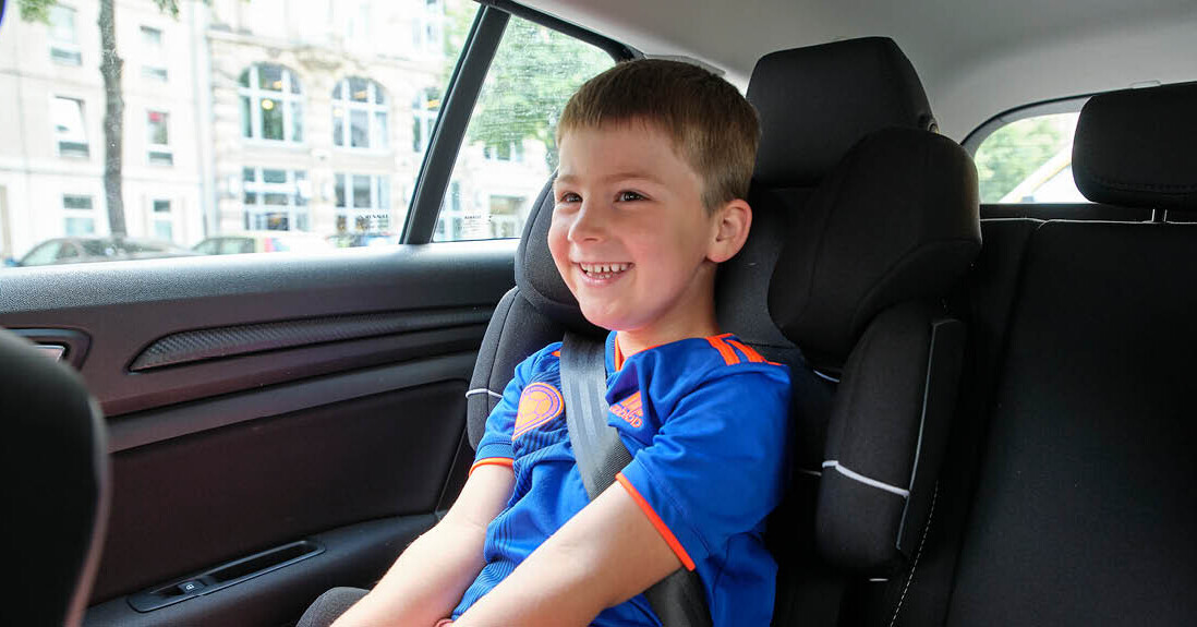 Kinder im Auto: Tipps zum Anschnallen und zu Kindersitzen