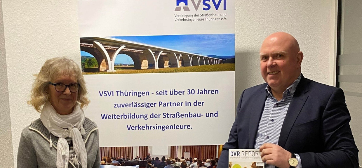 Andrea Kulpe-Winkler (DVR) und Dr. Frank Greßler (VSVI) vereinbaren die Kooperation.