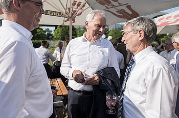 Clemens Klinke, Mitglied des Vorstands DEKRA SE, Prof. Dr. Walter Eichendorf, Präsident des DVR. Foto: Marco Urban