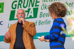 DVR-Präsident Manfred Wirsch beim Sprechen ins Mikrofon