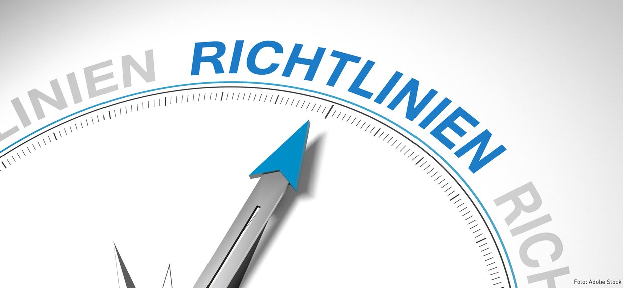 Pfeil zeigt auf das Wort Richtlinien. Foto: Adobe Stock Pfeil zeigt auf das Wort Richtlinien.