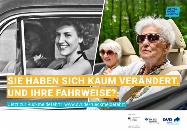 Zwei Damen sitzen im Auto. Ein Foto zeigt sie in der Gegenwart, ein Foto ist aus der Vergangenheit.