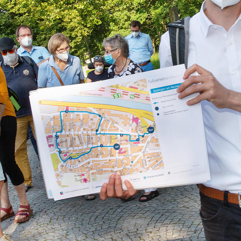 Es ist eine Stadtkarte zu sehen, in der ein Fußweg eingezeichnet ist, der im Rahmen eines Workshops begangen wird.