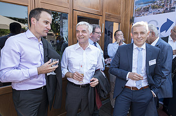 Dr. Daniel Wollenberg und Dr. Klaus Ruff, beide BG Verkehr, Oliver Helfrich, VDIK. Foto: Marco Urban