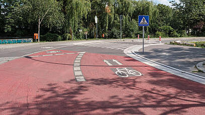 Fahrradstraße & Zebra-Streifen am Görlitzer Ufer in Berlin