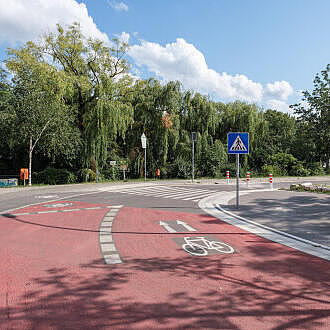 Fahrradstraße & Zebra-Streifen am Görlitzer Ufer in Berlin