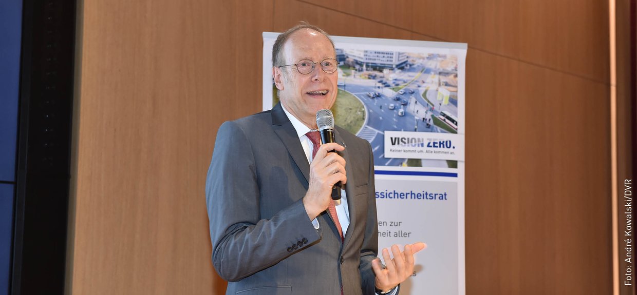 Christian Kellner Ein Mann hält einen Vortrag