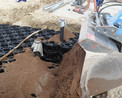 Bild 28: Bautechnische Details: überpflasterte Baumscheibe mit Belüftungskappen auf Unterflurbaumrost (im Bau)