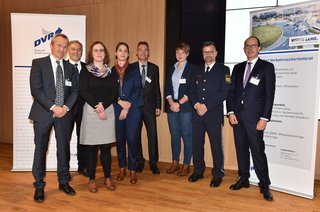 Die Referentinnen und Referenten der diesjährigen Juristischen Fachkonferenz des DVR. Foto: DVR/André Kowalski Acht Männer und Frauen stehen nebeneinander
