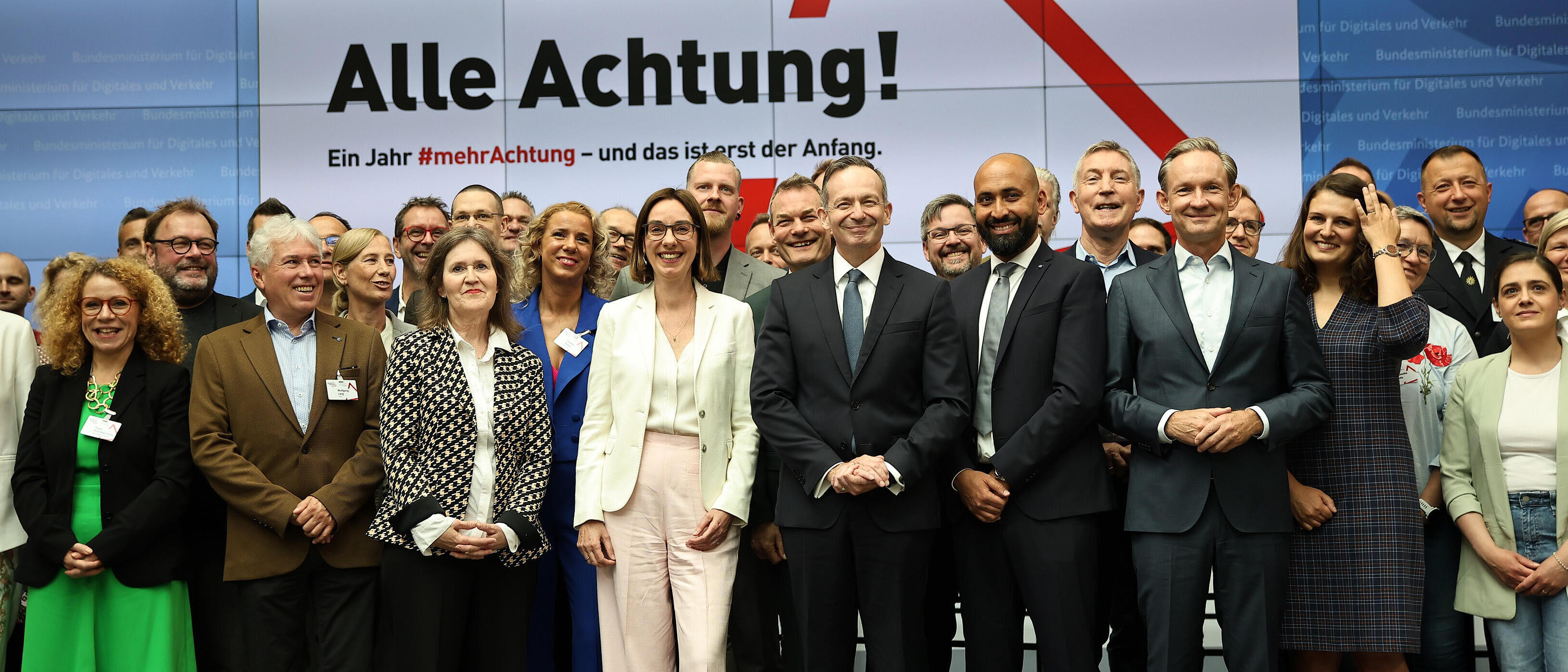 Gruppenfoto der Partner:innen von #mehrAchtung
